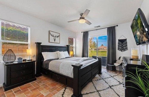 Indio House | Walk to Festival Sleeps 8 on golf course - Casa Lozano