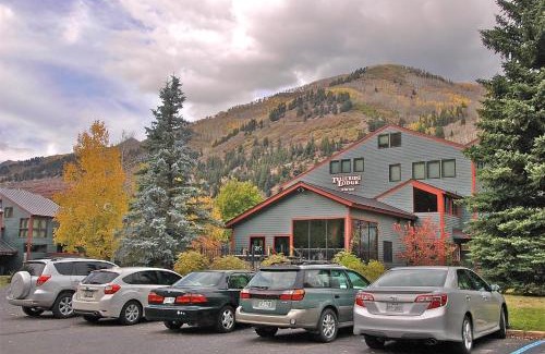 Telluride Apartment | Walk to Festivals! Windows, Fireplace, Hot Tub condo