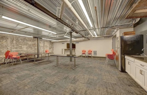 Westown Apartment | Walk to Fiserv & Pabst | Pool, Gym, W/D + Parking