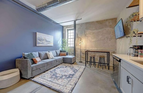 Westown Apartment | Walk to Fiserv & Pabst | Pool, Gym, W/D + Parking