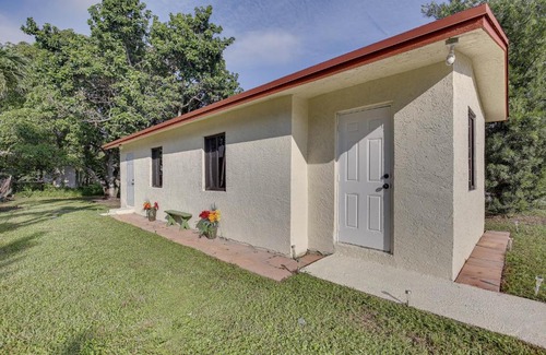 Pompano Beach House | Walk to Flagler Beach Sunny Retreat Near Casinos
