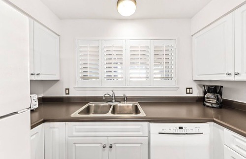 Ono Island Condo | Walk to FloraBama | 2 Pools | 2 Boat Docks w/Slips | My Beach Getaways