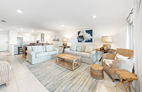 Ono Island Condo | Walk to FloraBama | 2 Pools | 2 Boat Docks w/Slips | My Beach Getaways