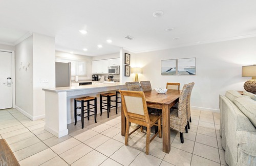Ono Island Condo | Walk to FloraBama | 2 Pools | 2 Boat Docks w/Slips | My Beach Getaways