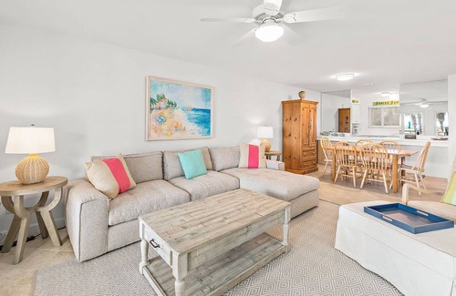 Ono Island Condo | Walk to FloraBama | Beachfront | 2 Pools & 2 Boat Docks w/Slips | My Beach Getaways