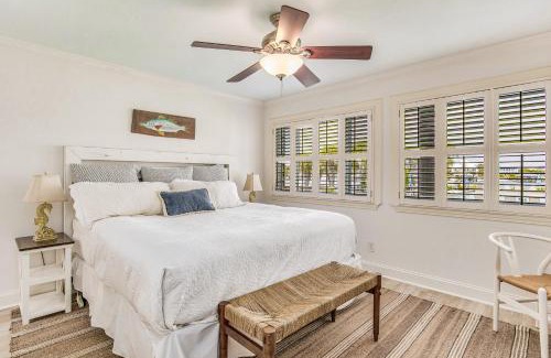 Ono Island Apartment | Walk to Florabama from Renovated Ground Floor 2Bd-2Ba with Pickleball, Boat Slips