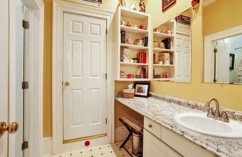 Faubourg Marigny Bed & Breakfast | Walk to French Quarter & cool off in the pool!