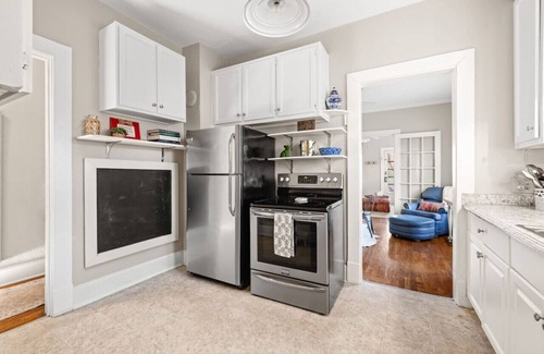 Gainesville Apartment | Walk to Gainesville Square for Fall Fun|Near NGHS