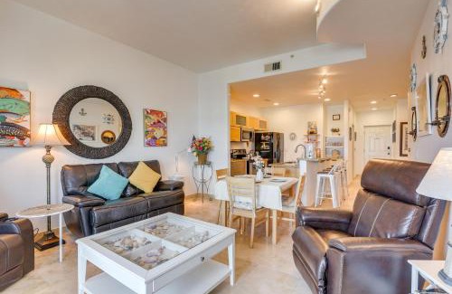 Galveston Apartment | Walk to Galveston Beach Family Condo with Pool