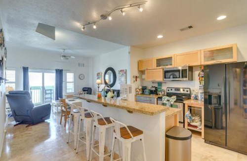Galveston Apartment | Walk to Galveston Beach Family Condo with Pool