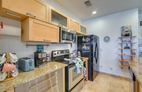 Galveston Apartment | Walk to Galveston Beach Family Condo with Pool