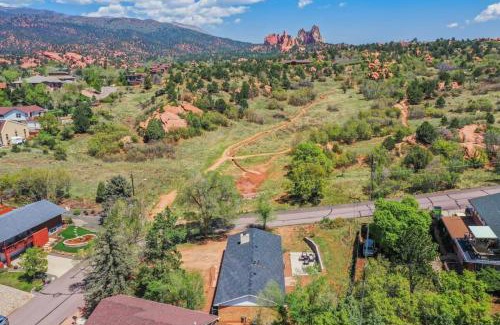 West Colorado Springs House | WALK to Garden of the Gods 3Bedroom WD AC