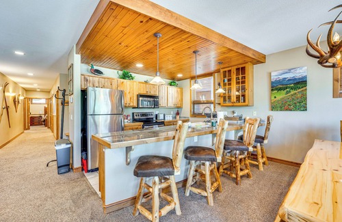 Old Town Condo | Walk to Gondola: Condo w/Deck in Winter Park!