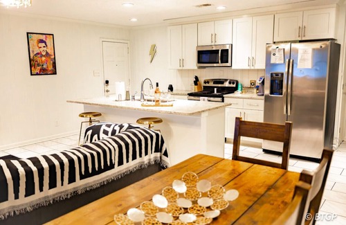 Whitehaven House | Walk to Graceland* Sleeps 18
