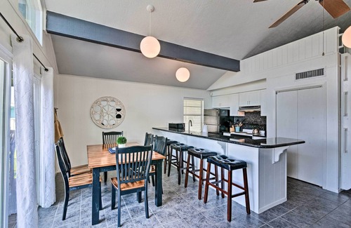 Pirates Beach House | Walk to Gulf: Cozy Beach House in Galveston!