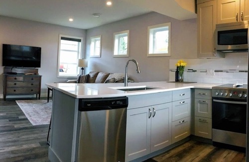 Okanagan-Similkameen House | Walk to hospital! Custom built 2 bedroom/3 bath perfect home away from home