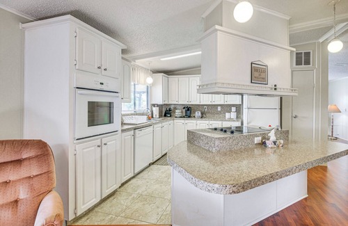 Edgewater House | Walk to Indian River From Pet-Friendly Home!