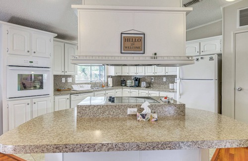 Edgewater House | Walk to Indian River From Pet-Friendly Home!