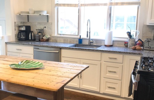 Three Oaks House | Walk to Journeyman Renovated Spacious Victorian House, Beautiful Vintage Details