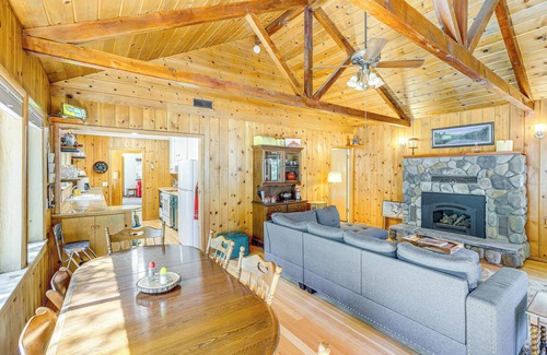 Prattville Cabin | Walk to Lake Almanor: Prattville Cabin w/2 Decks!