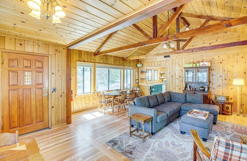 Prattville Cabin | Walk to Lake Almanor: Prattville Cabin w/2 Decks!