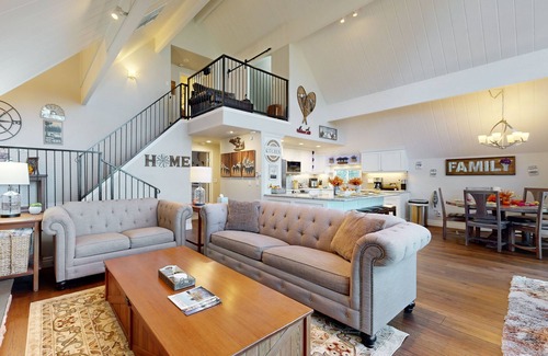 Lake Arrowhead House | Walk to Lake Arrowhead access, hot tub, amazing view, Theatre/Game & A/C