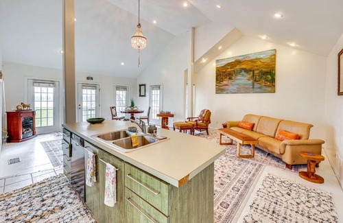 Lake Village House | Walk to Lake Chicot Cottage with Yard and Views!