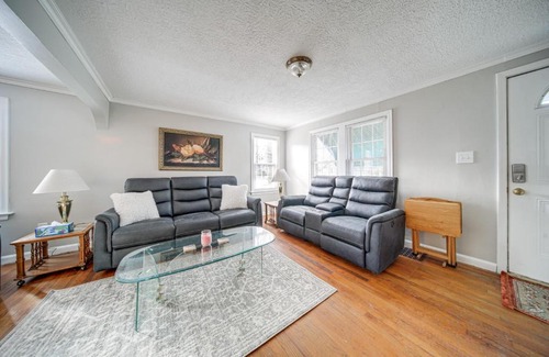 Erie House | Walk to Lake Erie and Beach Access Home with Deck!