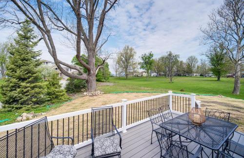 Madison-on-the-Lake House | Walk to Lake Erie Sleek Retreat with Screened Patio