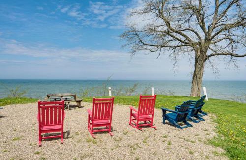 Madison-on-the-Lake House | Walk to Lake Erie Sleek Retreat with Screened Patio