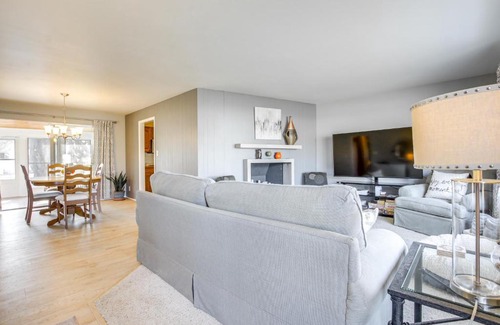 Butte Des Morts House | Walk to Lake Family Getaway with Yard in Menasha!