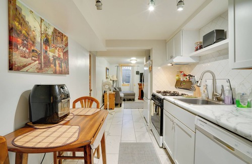 Oak Grove Apartment | Walk to Lake George: Guest Suite in Oak Grove
