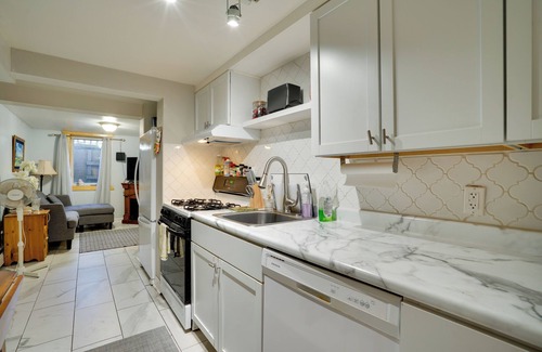 Oak Grove Apartment | Walk to Lake George: Guest Suite in Oak Grove
