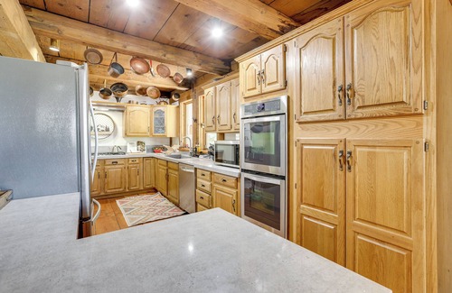 Crestline Cabin | Walk to Lake Gregory: Family Retreat w/Patio!