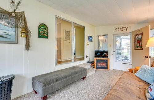 Caseville House | Walk to Lake Huron Pet-Friendly Caseville Cottage
