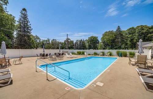 South Haven Apartment | Walk to Lake Michigan - South Haven Condo!