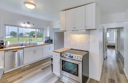 Harrison Township House | Walk to Lake St Clair - Michigan Getaway!