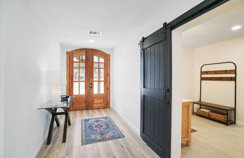 Lake Whitney House | Walk to Lake Whitney Fire Pit BBQ Grill King Bed
