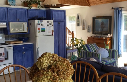 Lakeside Cottage | Walk to Lakeside Beach and Crowbush Cove Golf What More Could You Want?