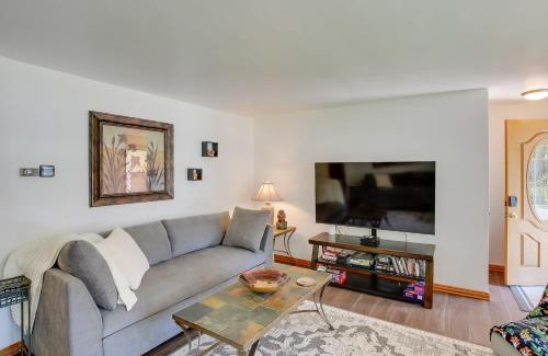 Green Bay House | Walk to Lambeau Field Green Bay Retreat