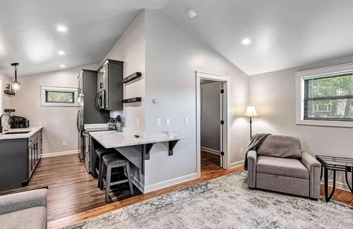 Ashwaubenon House | Walk to Lambeau, Heat & A/C