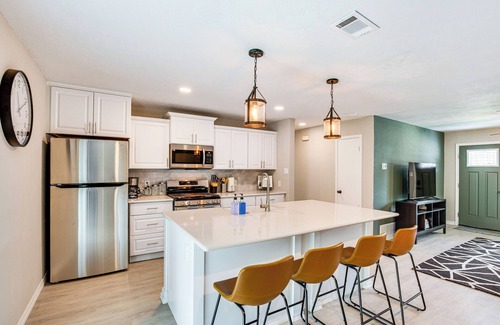 Little Elm House | Walk to Lewisville Lake: Dog-Friendly Texas Home
