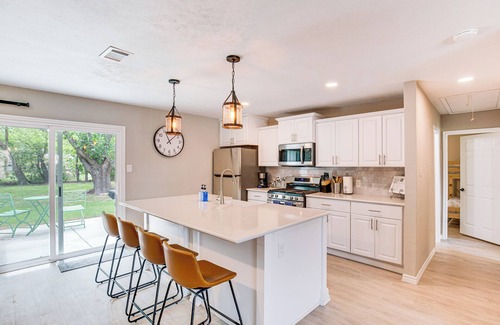 Little Elm House | Walk to Lewisville Lake: Dog-Friendly Texas Home