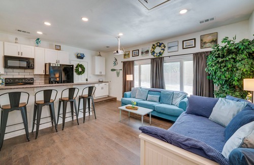 Lake Dallas Cottage | Walk to Lewisville Lake: Pet-Friendly Texas Abode!