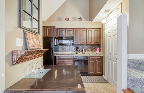 Craigleith House | Walk-to-lifts condo w/shared pool, tennis - on shuttle route