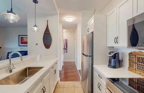 The Blue Mountains Condo | Walk to lifts condo with mountain view, hot tub, & beach access - dog-friendly