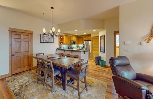 Steamboat Springs Condo | Walk-to-lift condo w/shared hot tubs/pool/gym & amazing mountain views