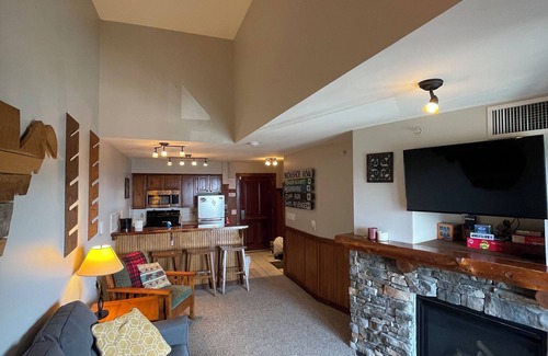 Snowshoe Condo | Walk to lifts-1bdrm w/hot tub & amazing sunsets from top floor of Rimfire Lodge