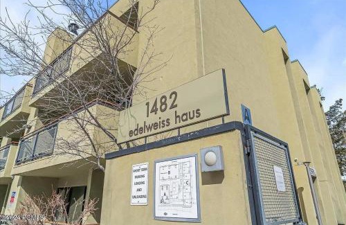 North Park City Apartment | Walk to lifts! Beautiful 2BR at base of PCMR #CondoInPC
