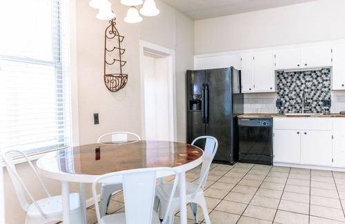 Canon City House | Walk to Main Street and Train · Charming Family Home · Hot Tub